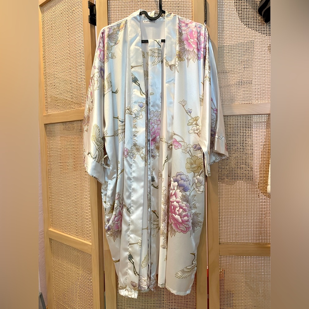 Kim + Ono Chrys & Crane Short White Robe- One Size